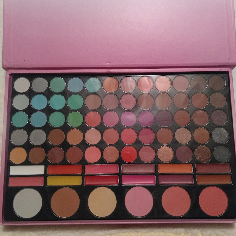 Makeup set - Picture 3 of 8